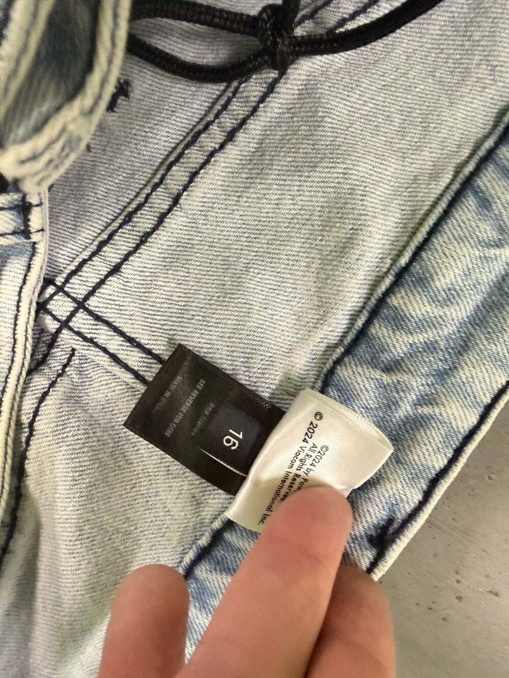 Hot topic Garfield Wide-Leg Light Wash Denim Jeans Size 16 - Picture 2 of 4